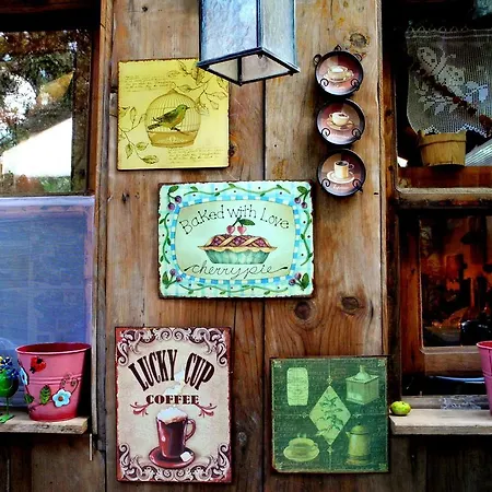 Daphne House Casa de hóspedes 2*