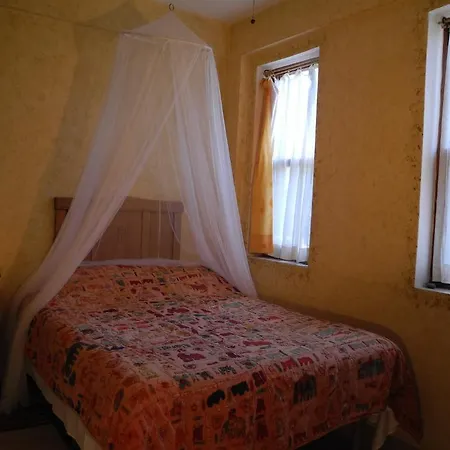 Daphne House 2*